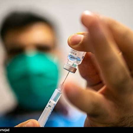 وزیر بهداشت در مشهد: ‌‌تزریق واکسن در ایران به مرز ۷۰ میلیون دوز رسید/ هفته آینده ‌۳۰ میلیون دوز واکسن ‌وارد می‌شود 
